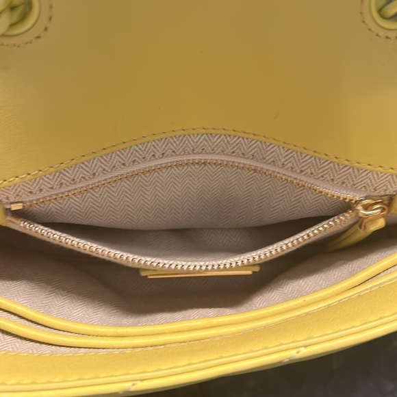 - Tory Burch Kira Chevron convertible shoulder/ crossbody bag. Great condition - Picture 11 of 16